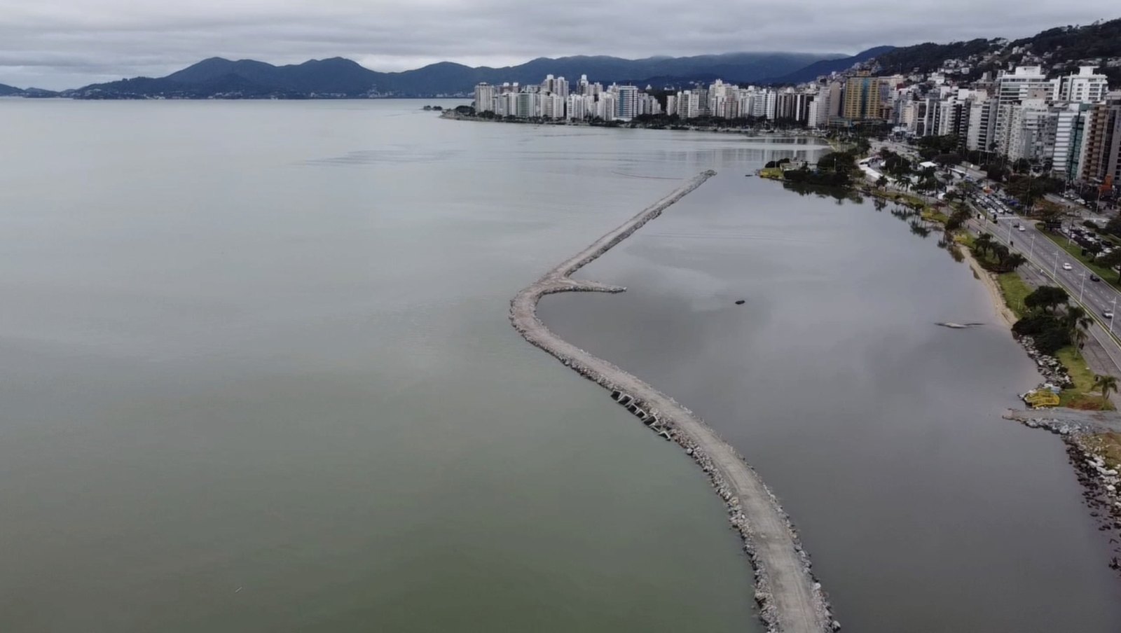 Molhe avança na Beira-Mar Norte: veja em que fase está a nova marina de Florianópolis e o que vem agora