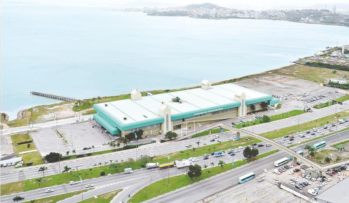 O CentroSul, em Florianópolis, ocupa uma das localizações mais privilegiadas da capital, diante da Baía Sul. Divulgação: Prefeitura de Florianópolis