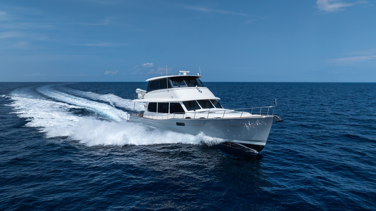 Grand Banks apresenta o GB65 Skylounge e amplia a premiada série 60