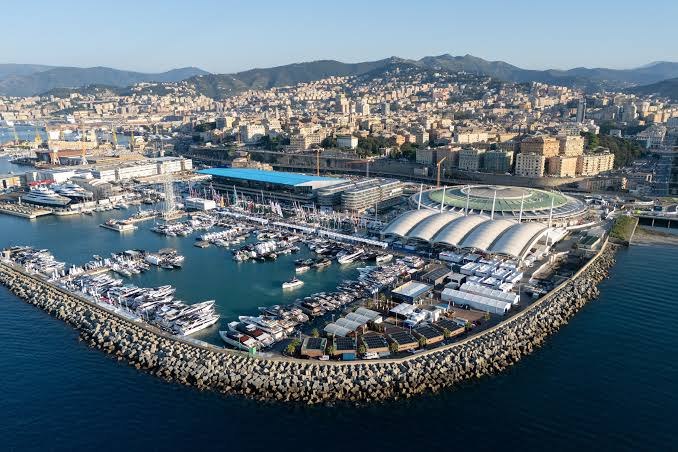 Os molhes e a marina que abrigam e organizam a área do Salone Nautico, em Gênova. Divulgação: Salone Nautico di Genova