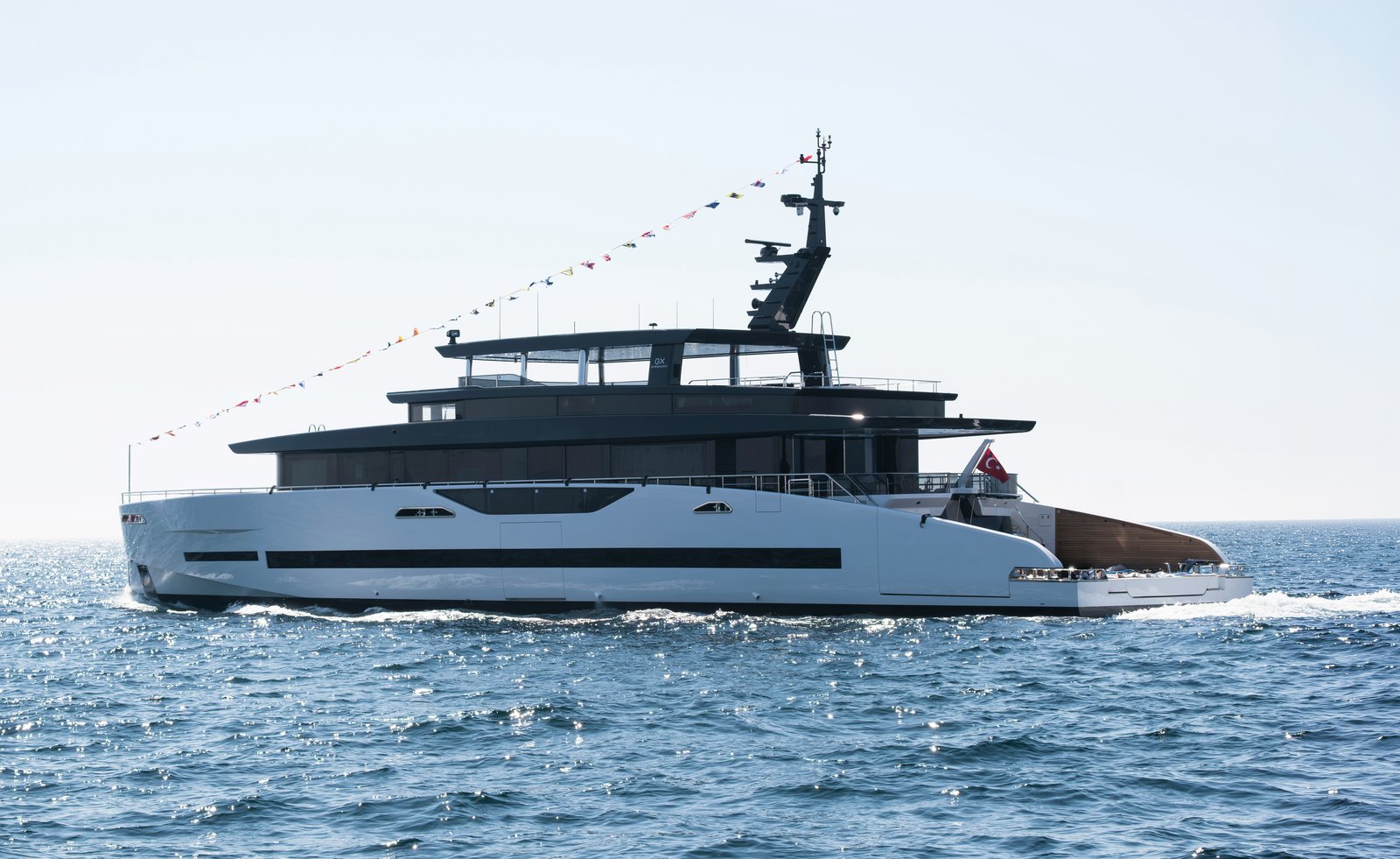 GX42 vai à água na Turquia e leva ao Monaco Yacht Show a proposta de 48 horas fundeado sem ligar gerador
