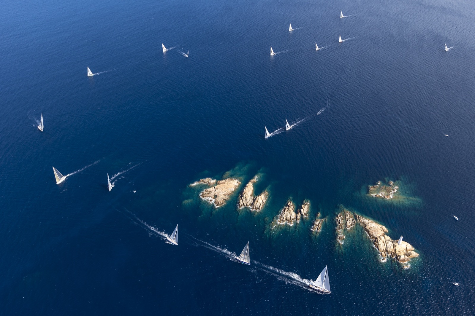 Rolex Swan Cup 2026: frota recorde em Porto Cervo para celebrar os 60 anos da Nautor Swan
